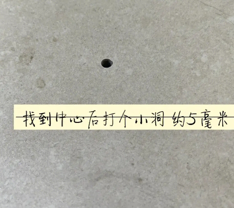 乌达瓷砖空鼓维修公司专业解答在瓷砖铺贴过程中，如果砂料搅拌不均匀，将会带来以下问题
